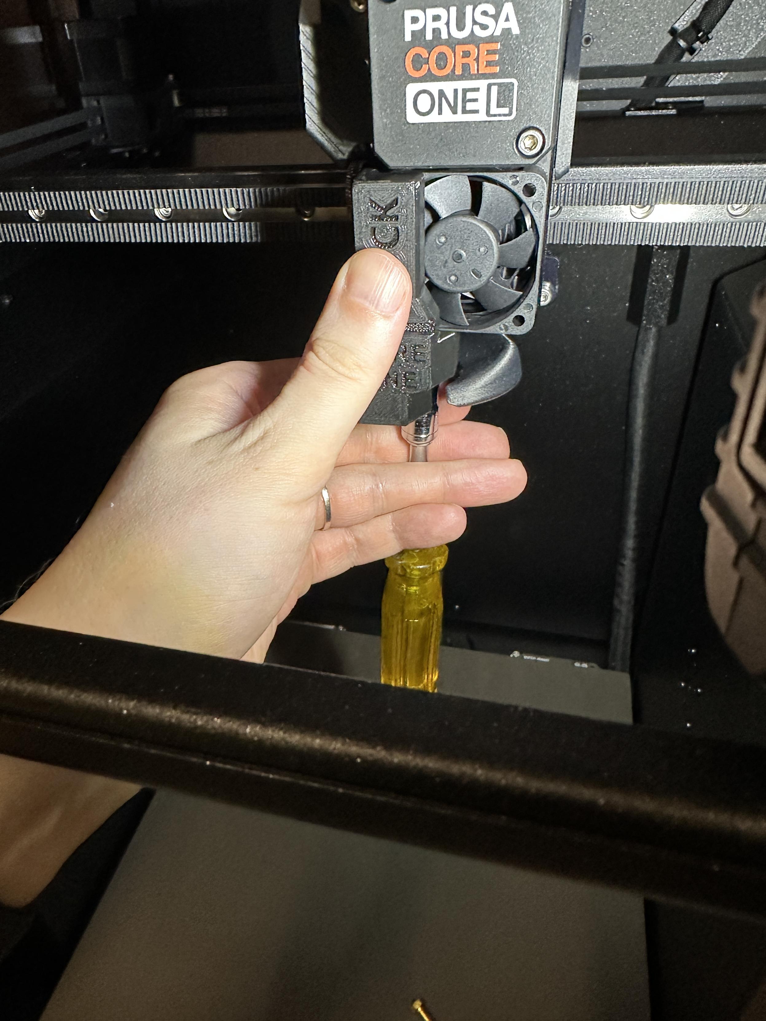 The nozzle replacement tool in place, while the nozzle is in a 7mm socket